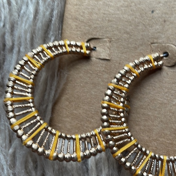 NWT gold hoop earrings with thread detail - Picture 7 of 9